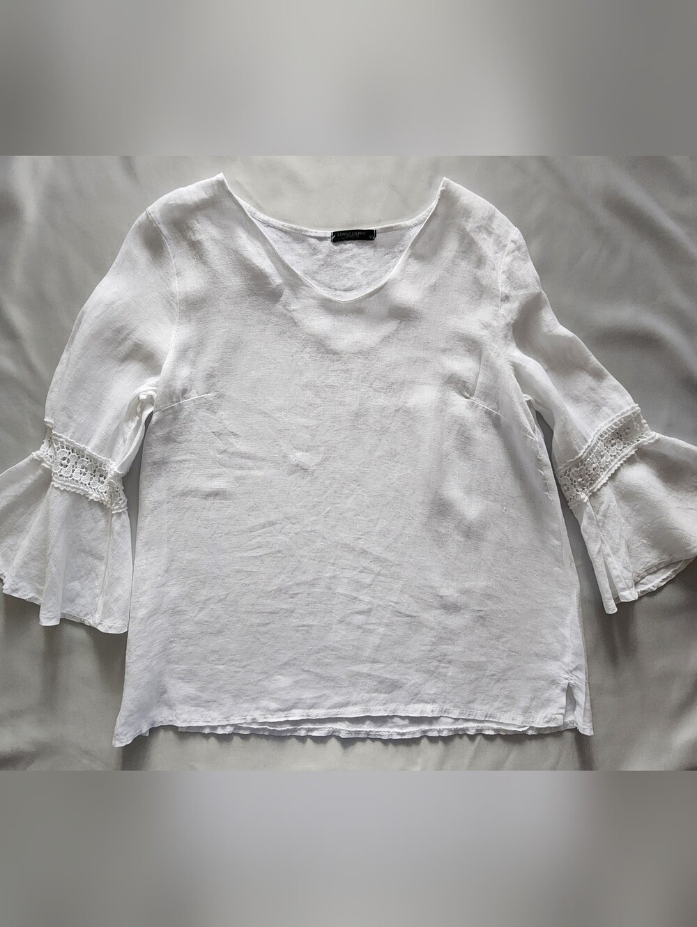 Lungo L'Arno White Linen Bell Sleeve Crochet Lace Blouse - Size M